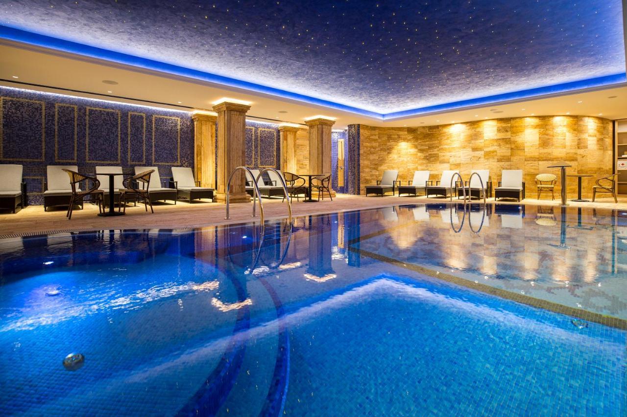 A Hoteli - Hotel Park Врнячка-Баня Экстерьер фото The pool at the Mandarin Oriental, Munich