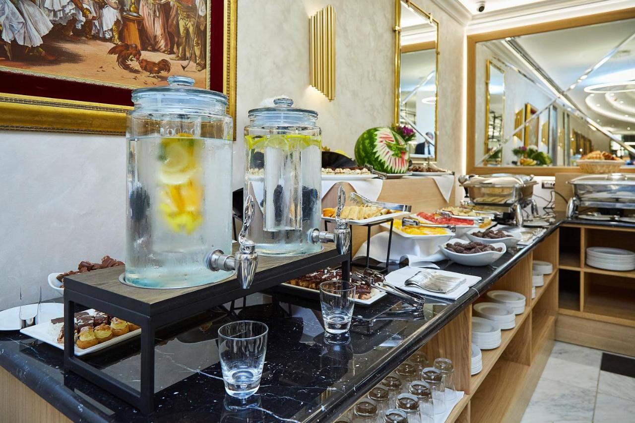 A Hoteli - Hotel Park Врнячка-Баня Экстерьер фото A buffet at a hotel