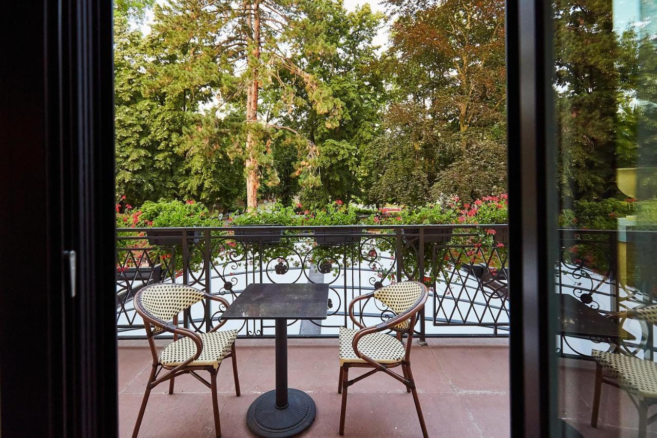 A Hoteli - Hotel Park Врнячка-Баня Экстерьер фото A balcony in Paris