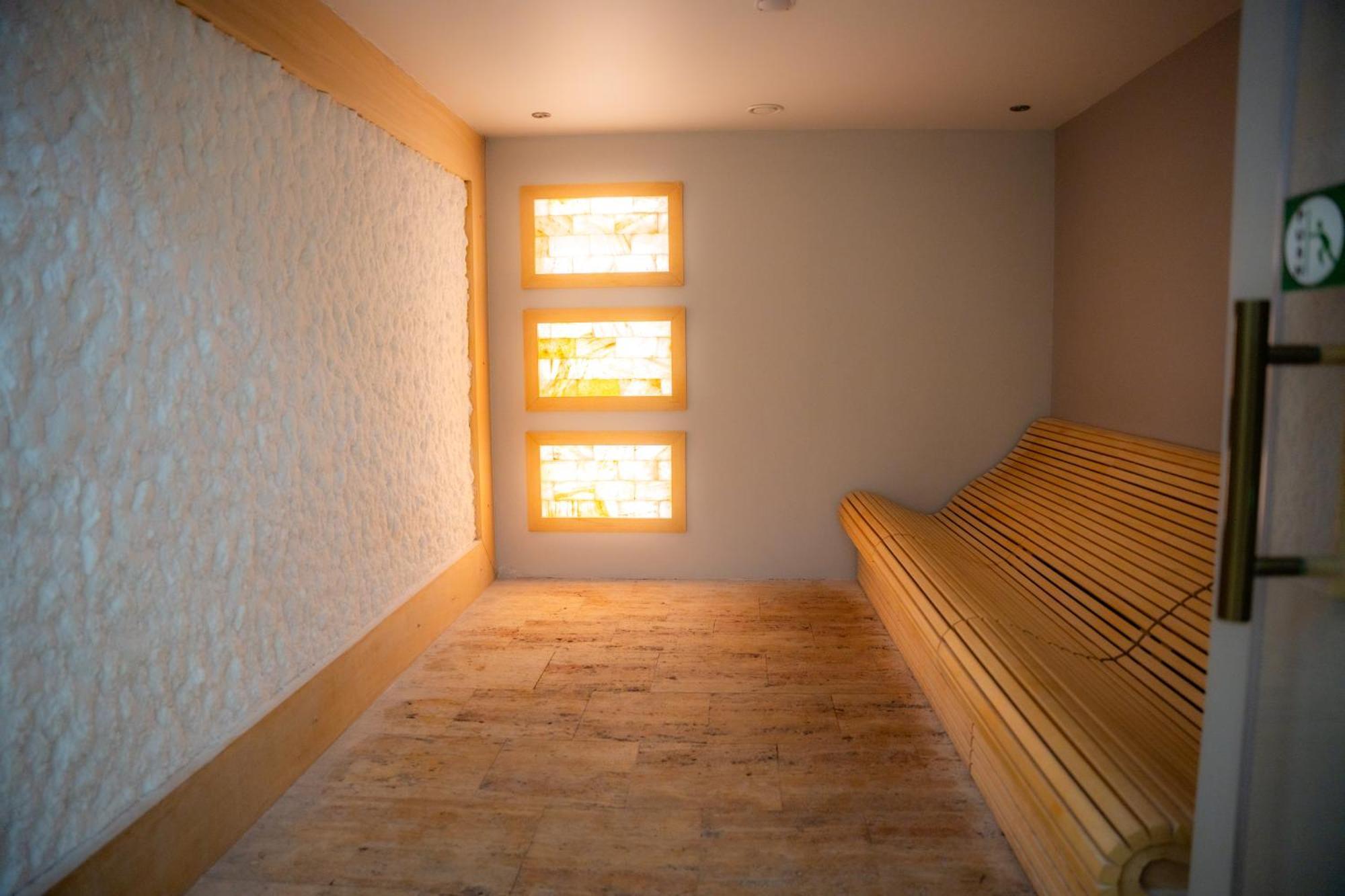 A Hoteli - Hotel Park Врнячка-Баня Экстерьер фото A salt room