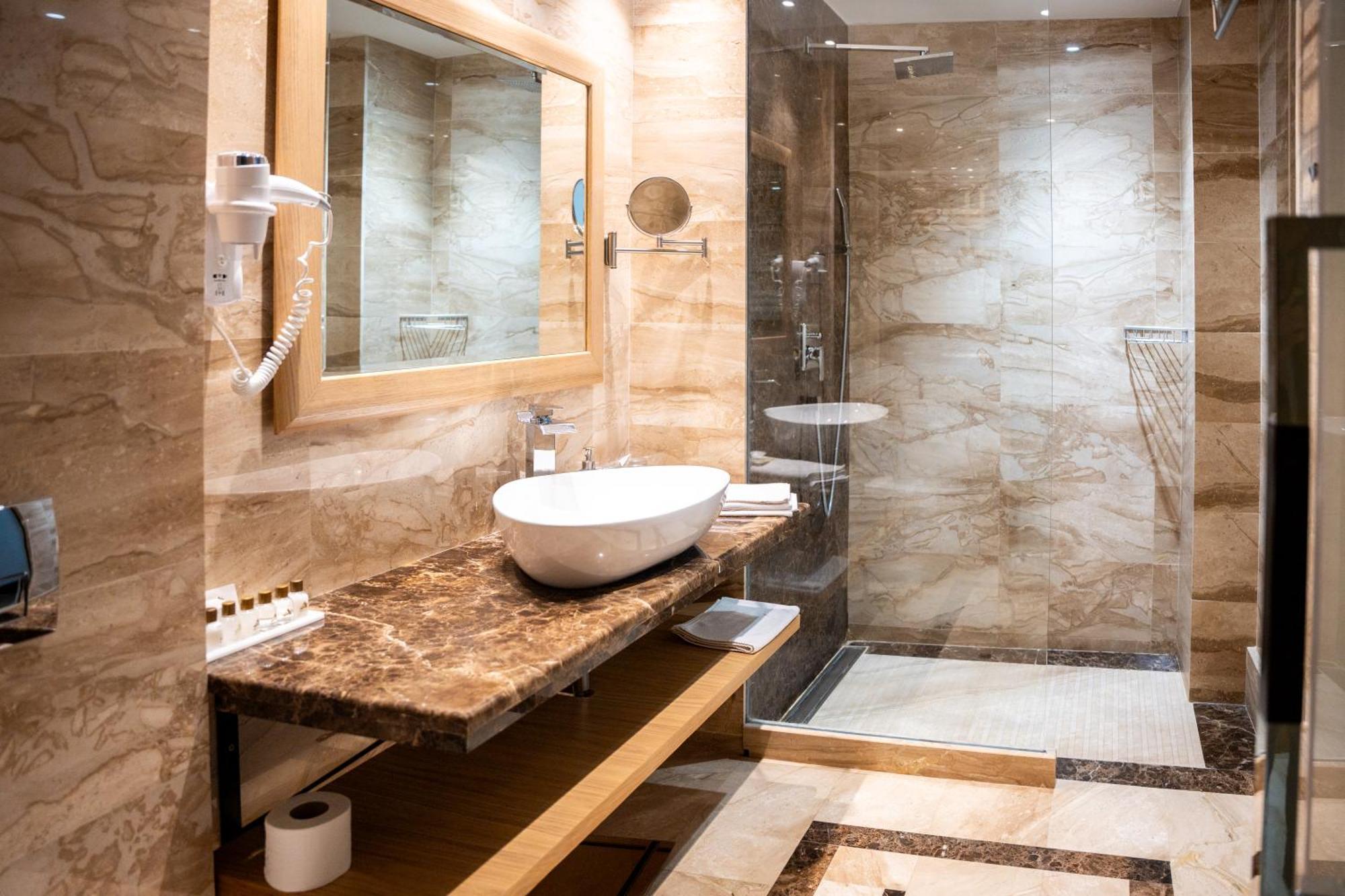 A Hoteli - Hotel Park Врнячка-Баня Экстерьер фото Bathroom